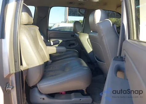 2004 Chevrolet Suburban 1500 Lt z USA, uszkodzony, nr VIN 3GNEC16Z74G306596